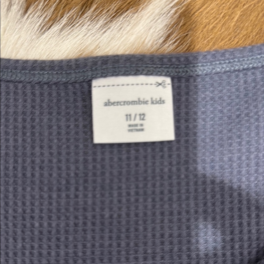Gray Button-Up Ribbed T-Shirt - Picture 3 of 8